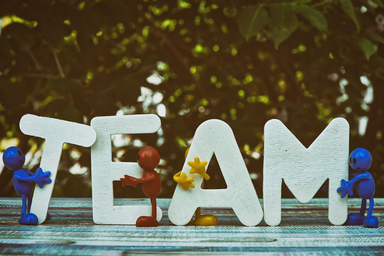 游戏内部管理和技术支持辅助之间的博弈